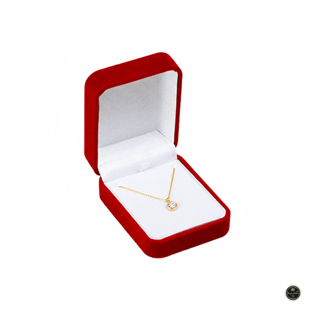 Elegant pendant box . Box for Britain