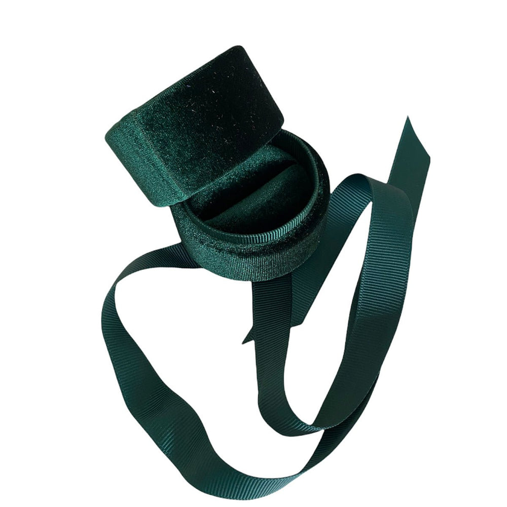 Luxury Plush Round Velvet Ring Box with Ribbon Green - BOX FOR BRITAIN